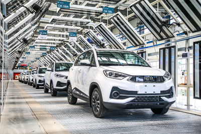 合眾新能源哪吒N01正式下線，開啟新能源出行租賃新篇章